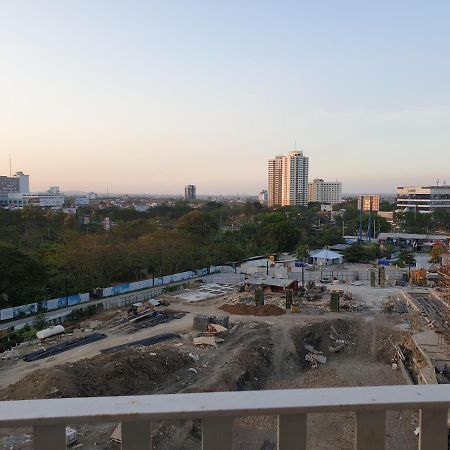 Apartemen Grand Sungkono Lagoon Venetian. Surabaya Exterior photo